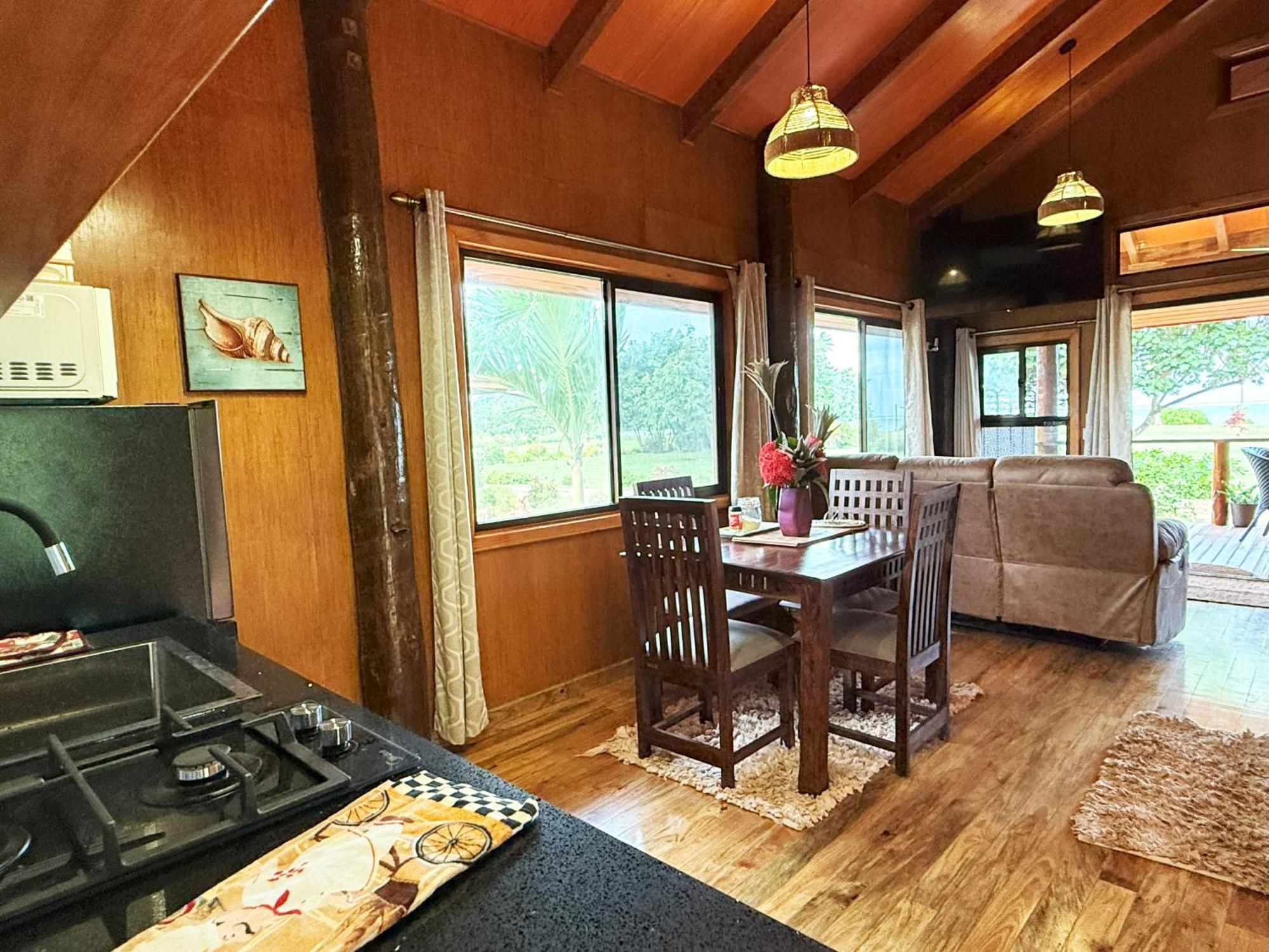 סאבוסאבו Sigasiga Sands Boutique Bungalows חדר תמונה